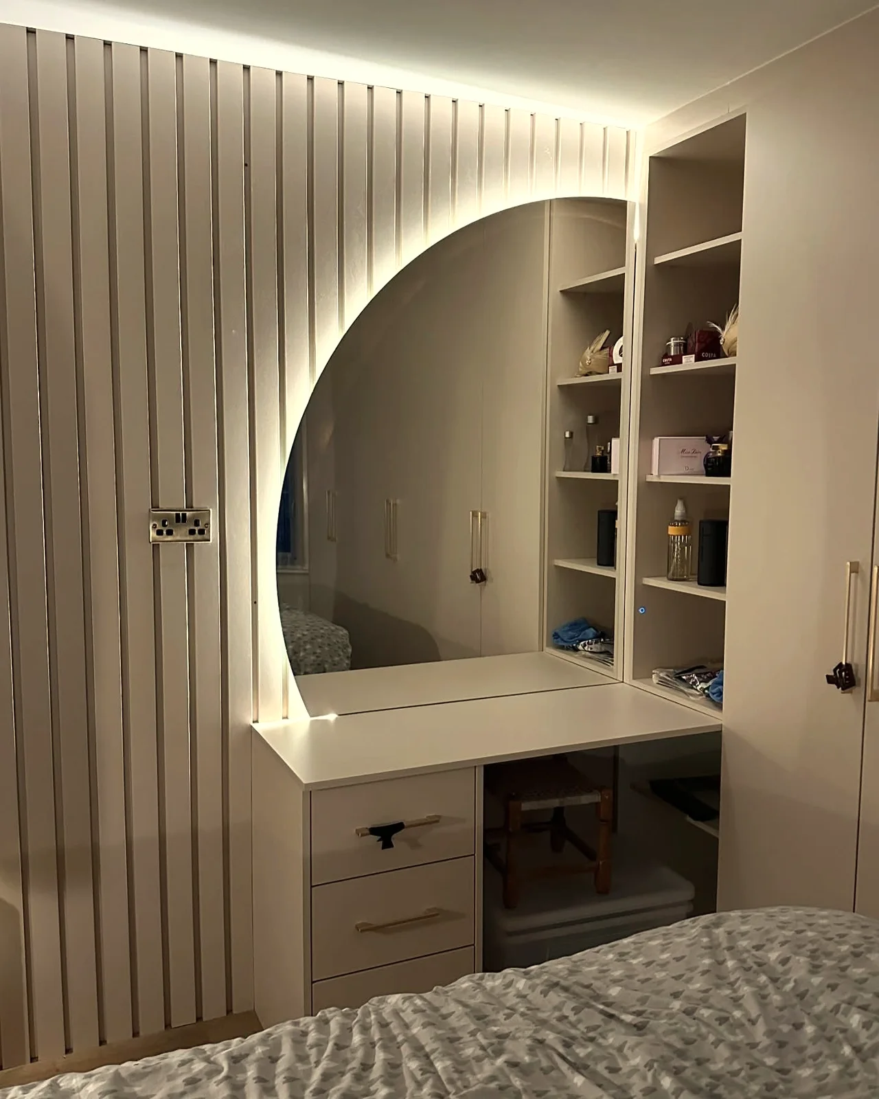Wardrobe Vintage craftsman hand-finishing bespoke fitted furniture